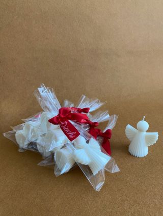 ✨ Nový projekt, z ktorého mám obrovskú radosť! ✨ Pre firmu Diochi a ich zákazníkov momentálne vyrábam handmade sviečky na...